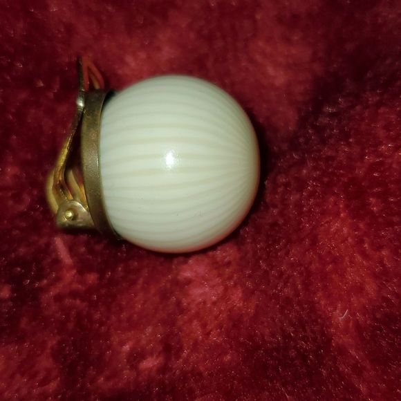 Vintage 80's Unmarked Glass White Pinstriped Ball Onion Clip-On Earrings - Picture 4 of 7